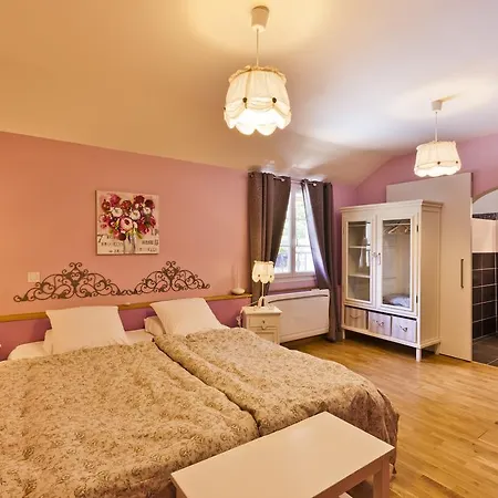 Clos De La Gourmandiere Bed and Breakfast 3*