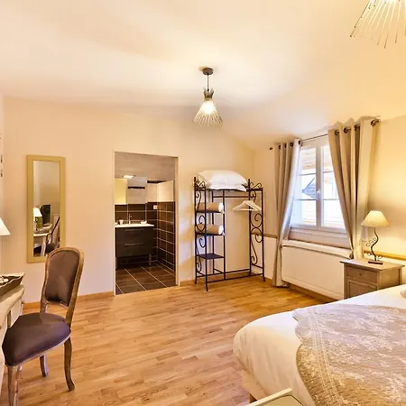Clos De La Gourmandiere Bed and Breakfast 3*